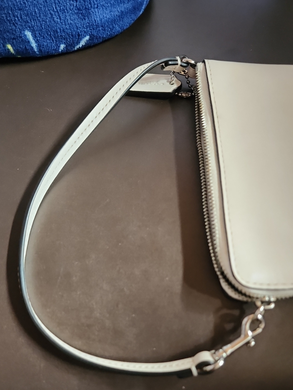 Coach X Snoopy Wristlet Euc With No CO &  Oversized Plush Peanuts Throw New - Picture 4 of 9
